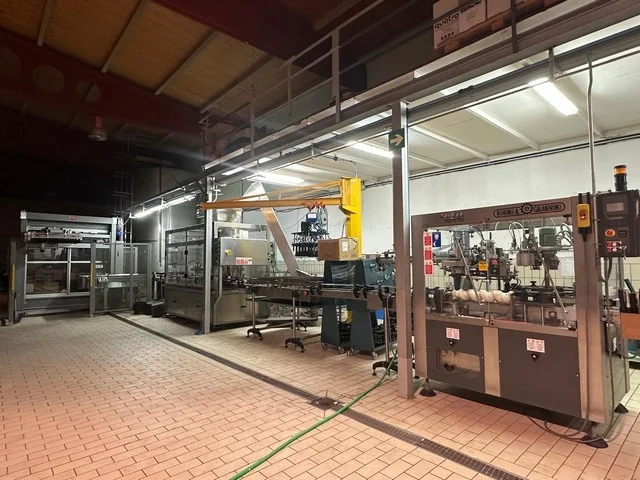Linea di Imbottigliamento Vetro Usata CIMEC BOTTLING LINE 2.500 bph