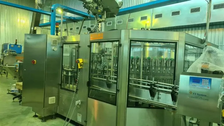 Linea di Imbottigliamento Vetro Usata Kosme 9.000 bph