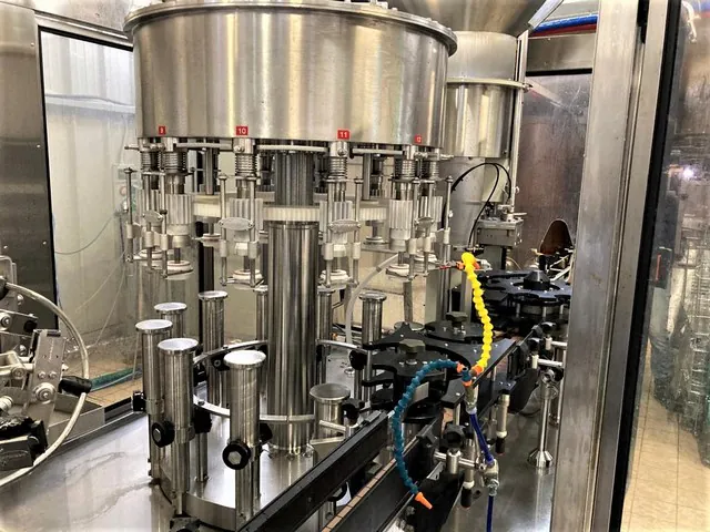Monoblocco di Riempimento Alto Vuoto Usato Bertolaso 2.000 bph