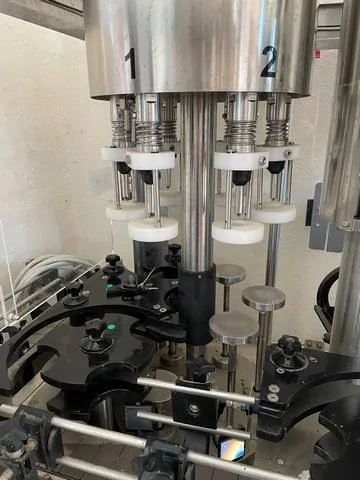 Monoblocco di Riempimento Gravità Usato AB TECHNO 700 bph