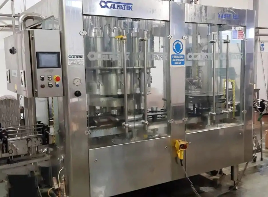 Monoblocco di Riempimento Volumetrico Usato Alfatek 2.400 bph