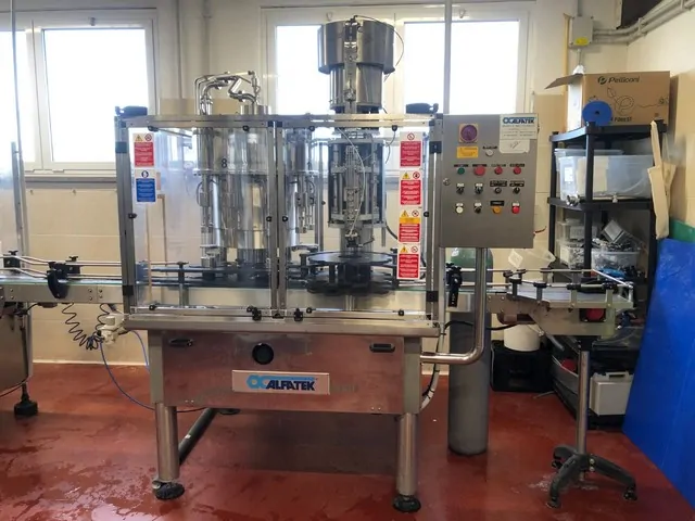 Monoblocco di Riempimento Alto Vuoto Usato Alfatek 3.000 bph