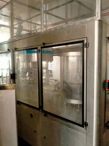 Monoblocco di Riempimento Alto Vuoto Usato Enoberg 1.500 bph