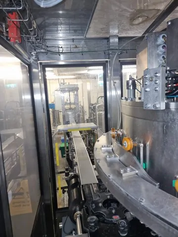 Linea di Imbottigliamento PET Usata Kosme 5.300 bph